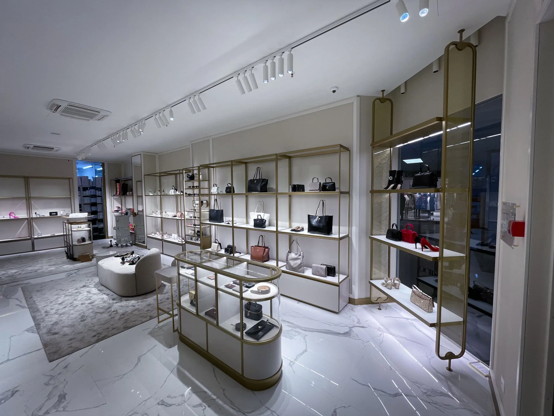 Portfolio di direzione lavori – Jimmy Choo, negozio ultimato 3